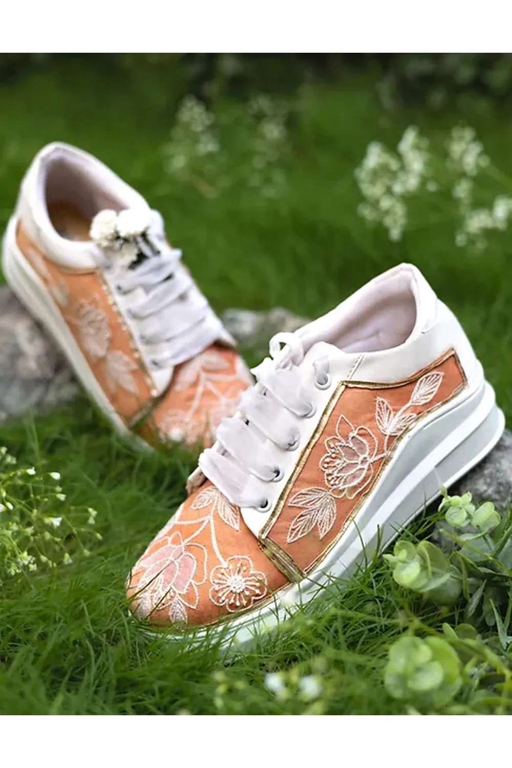 Peach Blossom Thread Work Sneakers